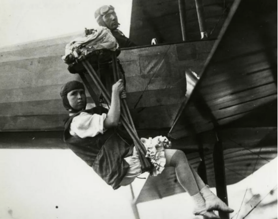 The origins and development of skydiving : from myth to free fall