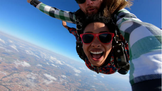 Why is it best to choose tandem skydiving for your first skydive?