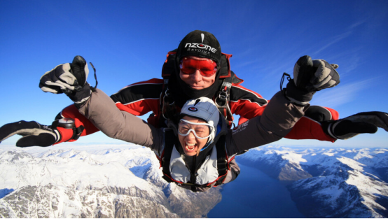 The Ultimate Guide to Your First Skydive: Overcoming Fear and Finding Thrill