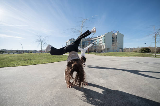 Mastering Headstands Daily: Ultimate Guide to Benefits & Practice